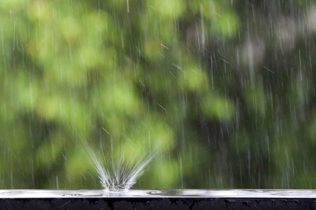 Hvis strømmen gået regnvejr så kan det skyldes fugt eller vand i en elinstallation eller i en udvendig stikkontakt